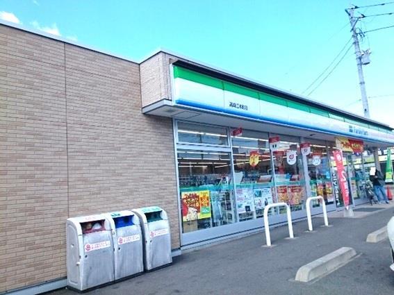 コンビニ　ファミリーマート高崎江木町店（コンビニ）まで231m