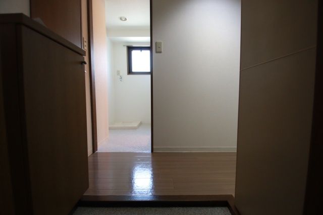 玄関　※別室の参考写真の為、現況優先です。