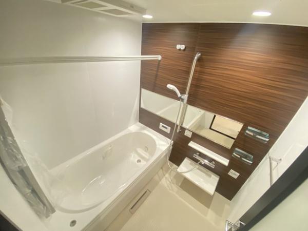 バス・シャワールーム　一坪浴槽！追い焚き機能！