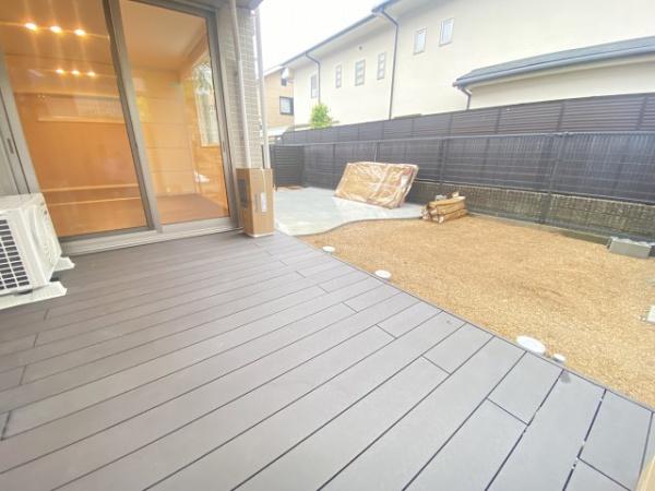 バルコニー　ウッドデッキ