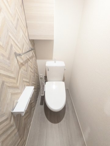 トイレ　同間取り別号室のお写真です。現況優先となります。