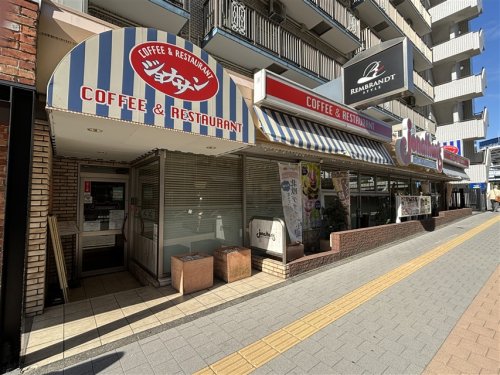 飲食店　ジョナサン 横浜公園店（飲食店）まで170m