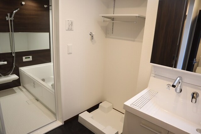 洗面設備　洗髪洗面化粧台・室内洗濯機置場