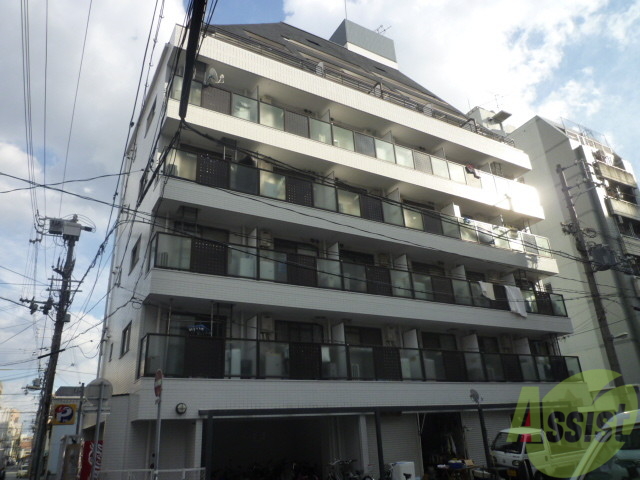 建物外観　シックな色合いで落ち着いた雰囲気のマンションです。