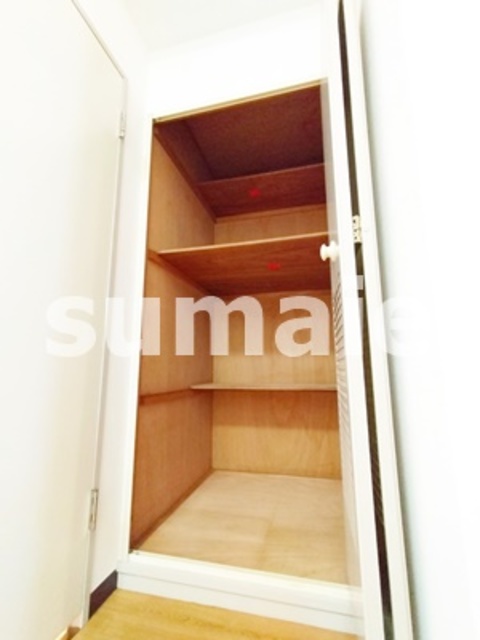 収納　奥行のある収納スペース。