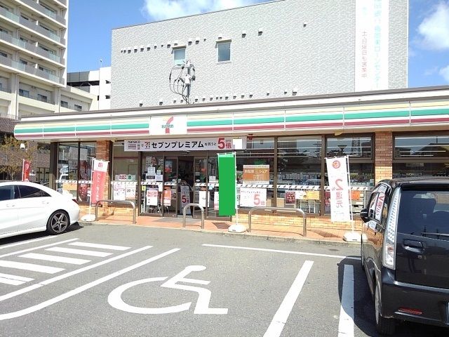 コンビニ　セブンイレブン（コンビニ）まで650m