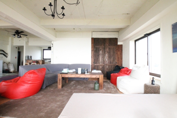 その他部屋・スペース　リビングにクローゼットもあります。（家具はイメージです）