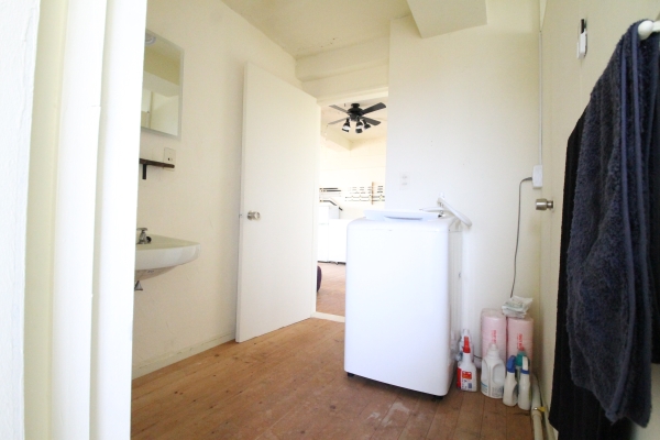 洗面設備　室内に洗濯機置場があるのは嬉しいポイントです。（家電はイメー