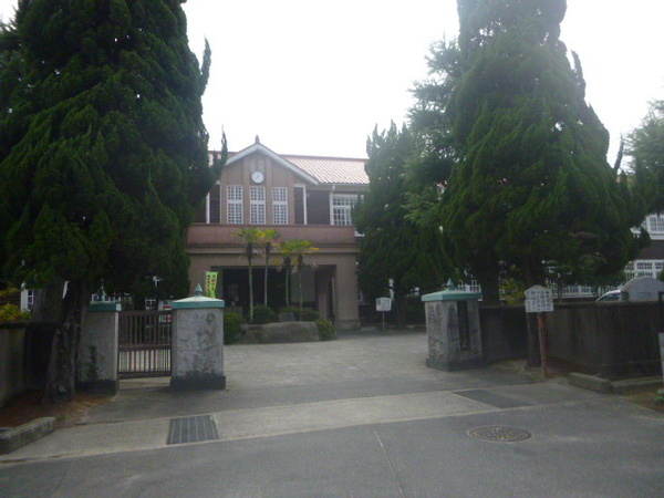 中学校　倉敷市立西中学校（中学校）まで2376m