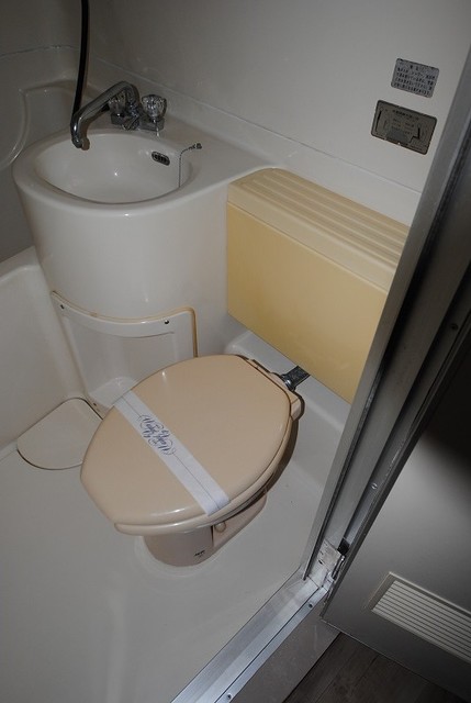 トイレ　写真は３０５号室