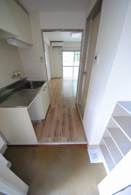 玄関　写真は３０５号室