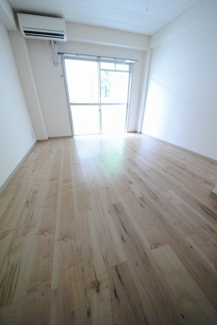 居室・リビング　写真は３０５号室