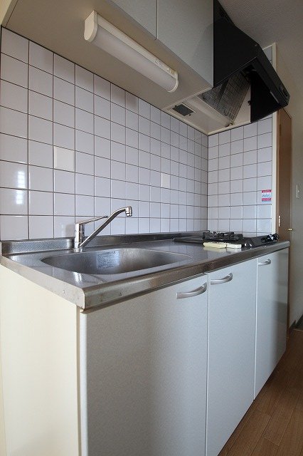 キッチン　同物件、別号室のものです。