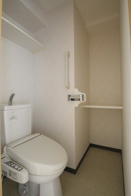 トイレ　同物件、別号室のものです。
