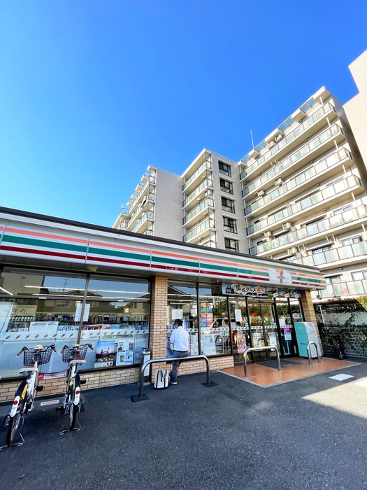コンビニ　セブンイレブン（コンビニ）まで470m