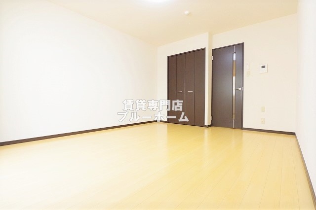 その他部屋・スペース　別角度からの洋室です！