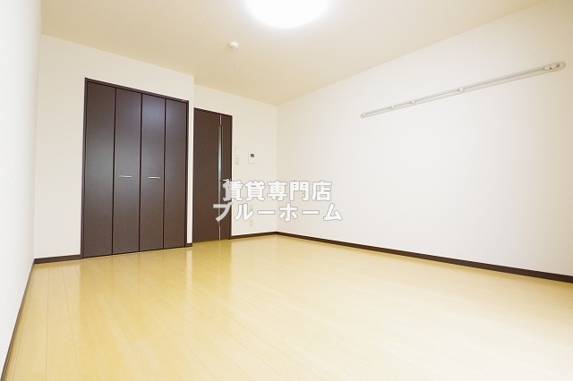 居室・リビング　9.2帖の洋室です！