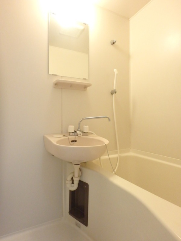 バス・シャワールーム　図面と現状に相違がある場合には現状を優先