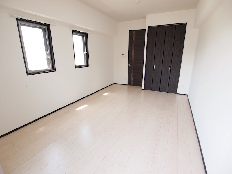 玄関　※内装は異なります。