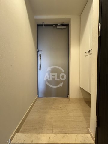 玄関　プール・トゥジュール梅田ウエスト　玄関