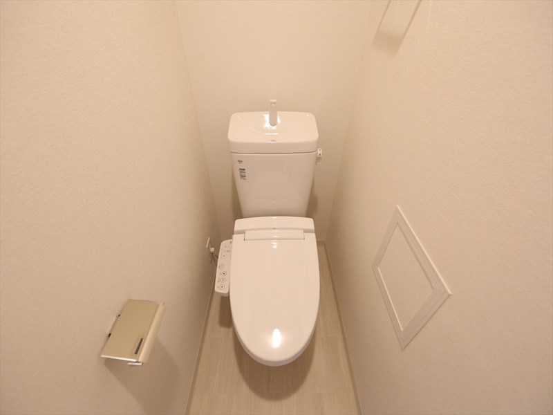 トイレ　温水洗浄暖房便座付トイレ