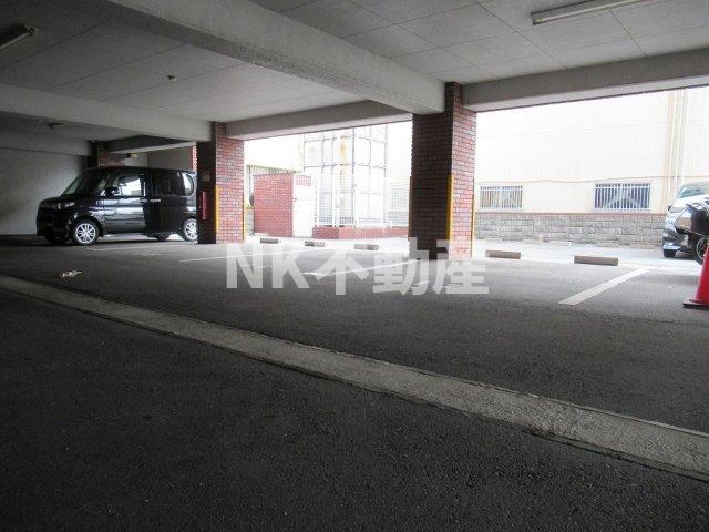 駐車場　駐車場に車を止められます