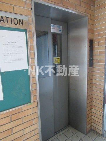 ロビー　エレベーターです