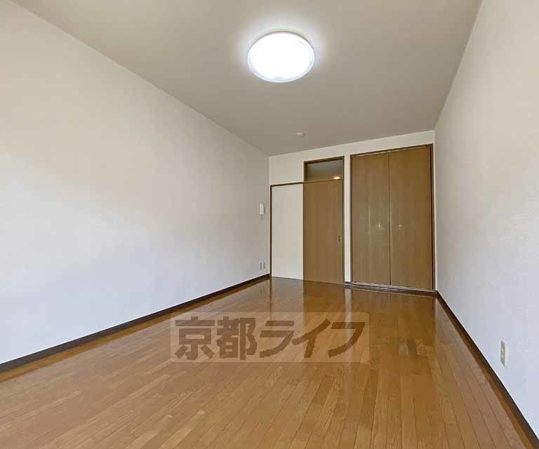 居室・リビング　８．８帖のゆとりある広さの居室です。壁式鉄筋コンクリー...