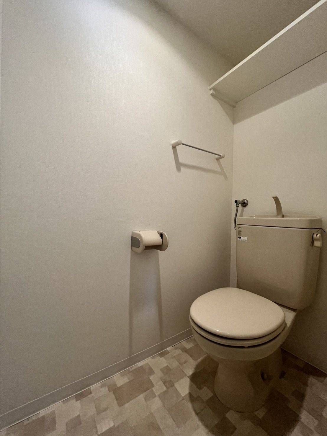 トイレ　他号室のお写真です。参考にご覧ください。