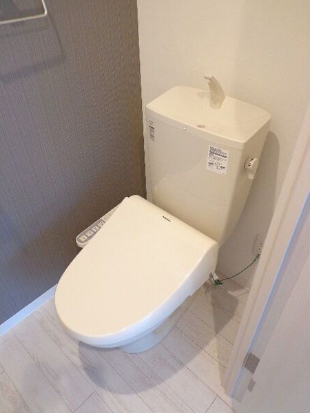 トイレ　嬉しいウォシュレット付きのトイレ！便座温かいですよ♪