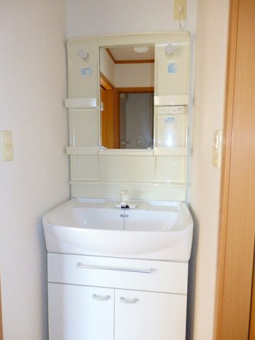 洗面設備　コンパクトで使いやすい洗面所