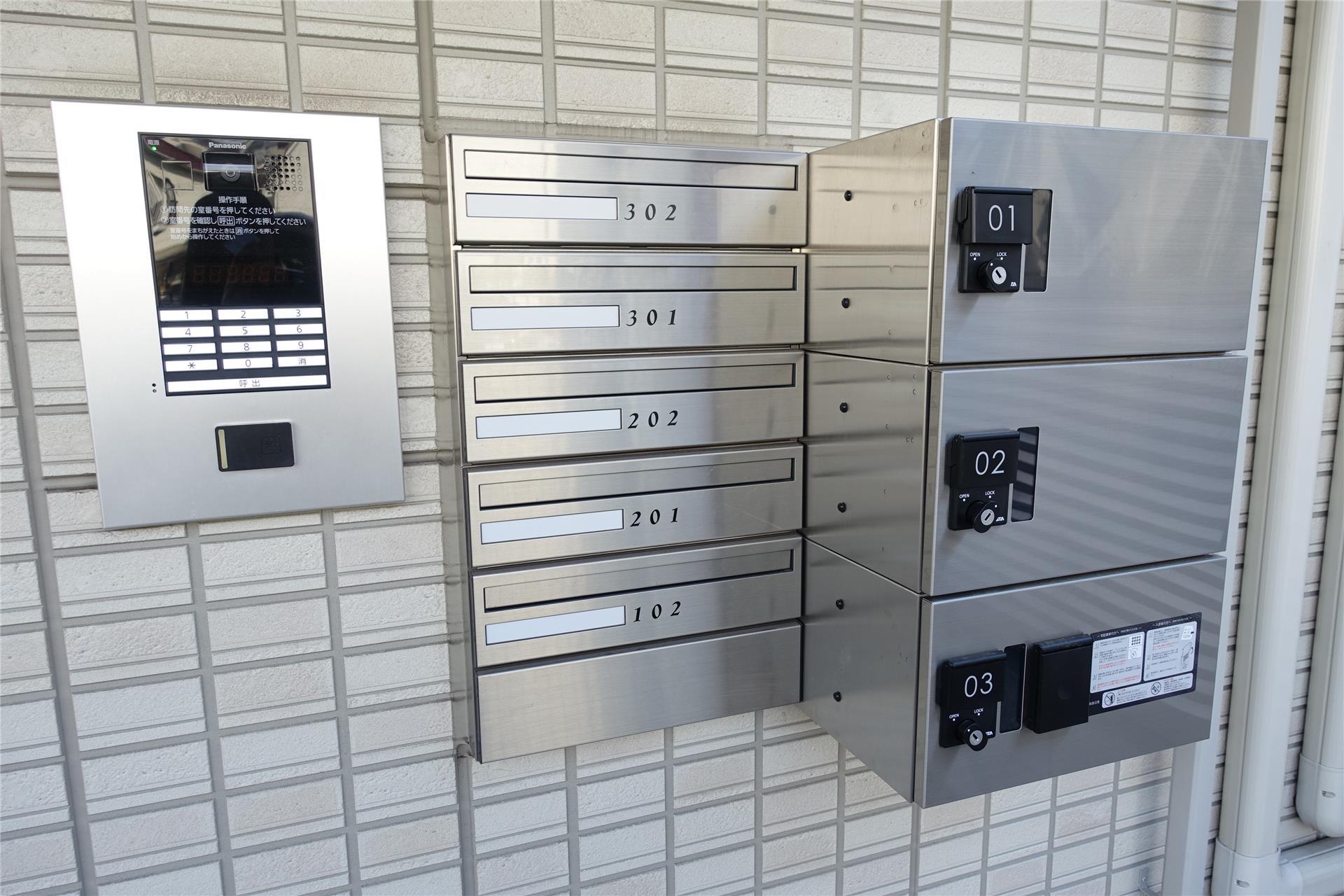 エントランス　オートロックや宅配ボックス完備♪