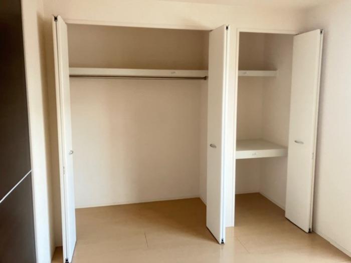 収納　整理整頓がしやすい棚付きの収納♪