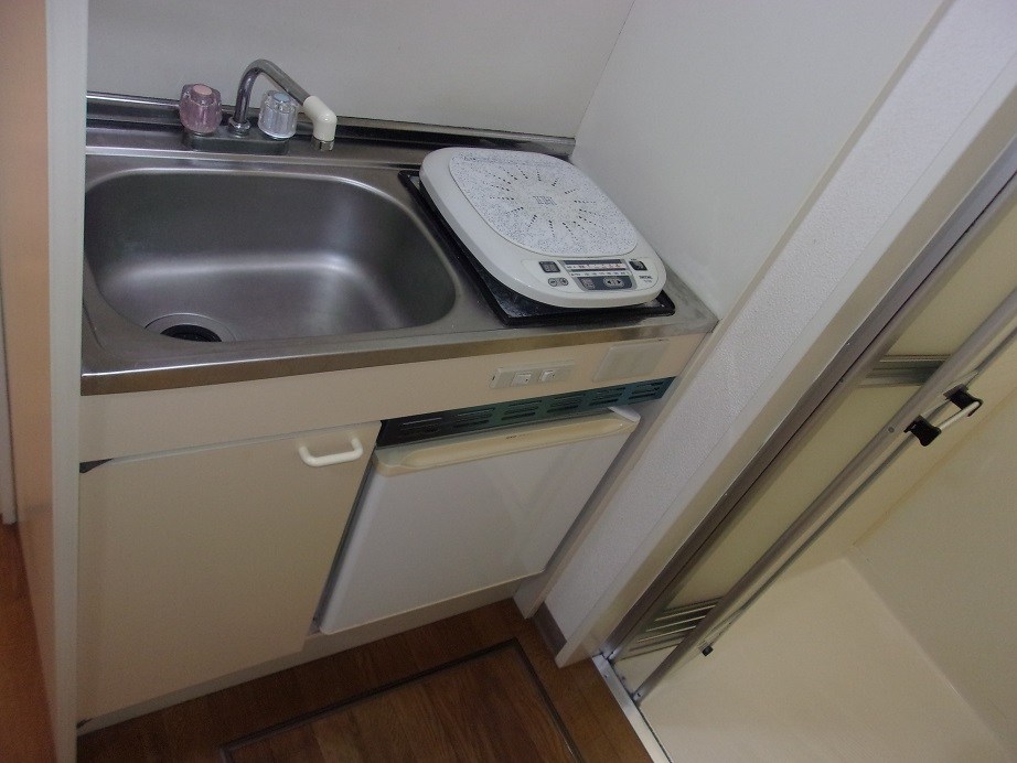 キッチン　※退去前の為写真は別部屋※ミニ冷蔵庫は撤去します。