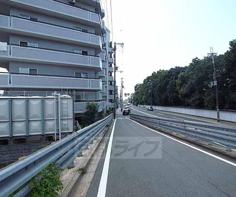その他　建物に隣接している道路