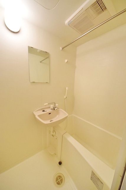 バス・シャワールーム　浴室乾燥機付きバスルーム