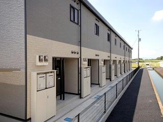 玄関　備品や設備仕様は号室等により異なります現地をご確認下さい。