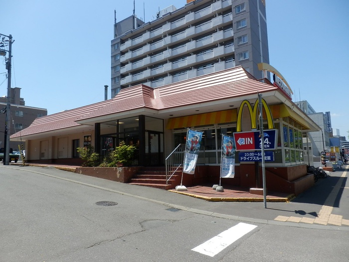 飲食店　マクドナルド（飲食店）まで600m