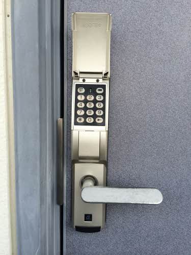 セキュリティ　玄関鍵