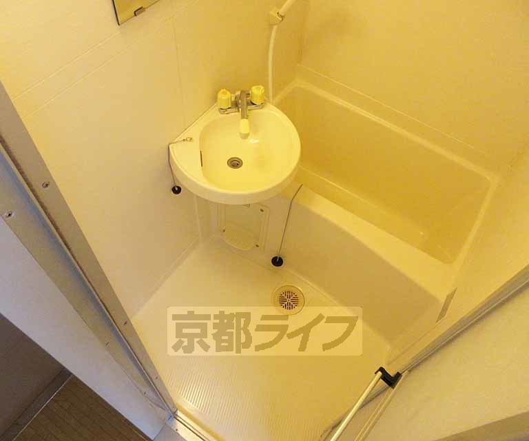 バス・シャワールーム　シンプルなバスルーム・