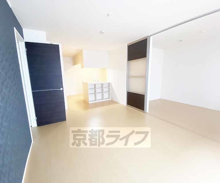 居室・リビング　業務スーパー、イオンモール等周辺施設充実