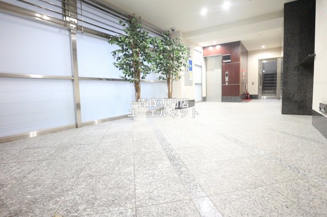 エントランス　毎日通る場所だからこそ、洗練された空間に