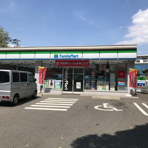コンビニ　ファミリーマート 春日桜ヶ丘八丁目店（コンビニ）まで1250m
