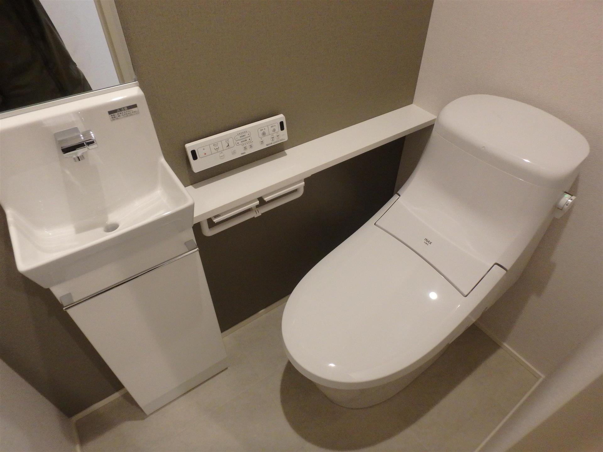 トイレ　手洗い場付きのトイレです