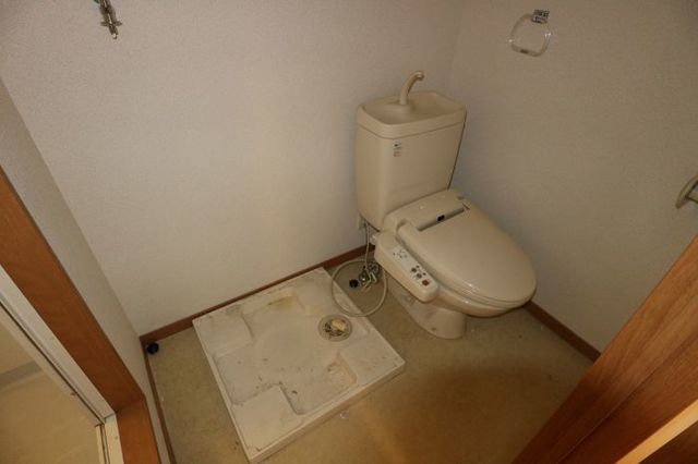 トイレ　写真は同型タイプになります。