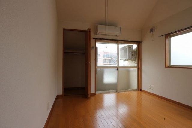 居室・リビング　写真は同型タイプになります。