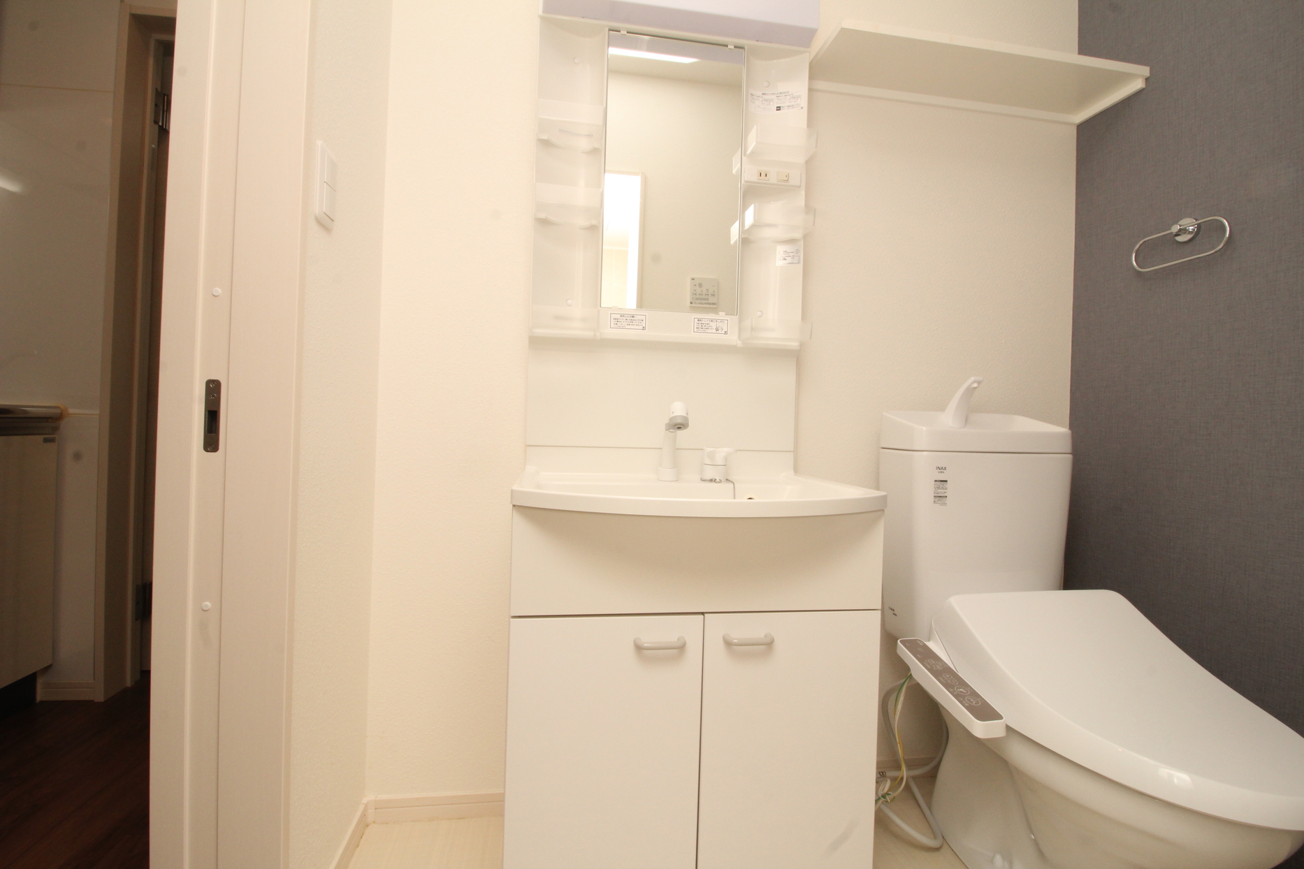 洗面設備　※1階の写真です
