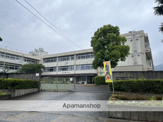 小学校　下大利小学校（小学校）まで620m