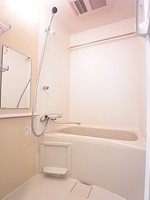 バス・シャワールーム　落ち着いた空間のお風呂です