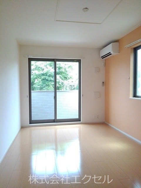 居室・リビング　明るいリビングです。